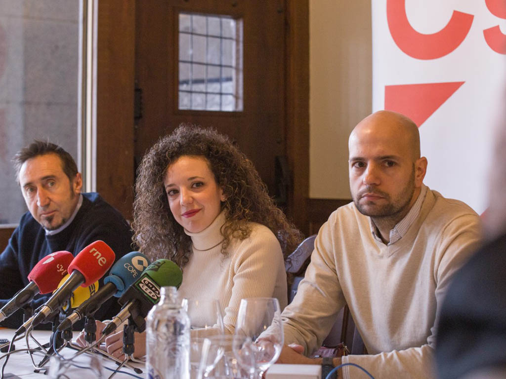 Los portavoces de Ciudadanos en el Ayuntamiento de Segovia Francisco Javier García, Noemí Otero y David García-Foj. / NEREA LLORENTE