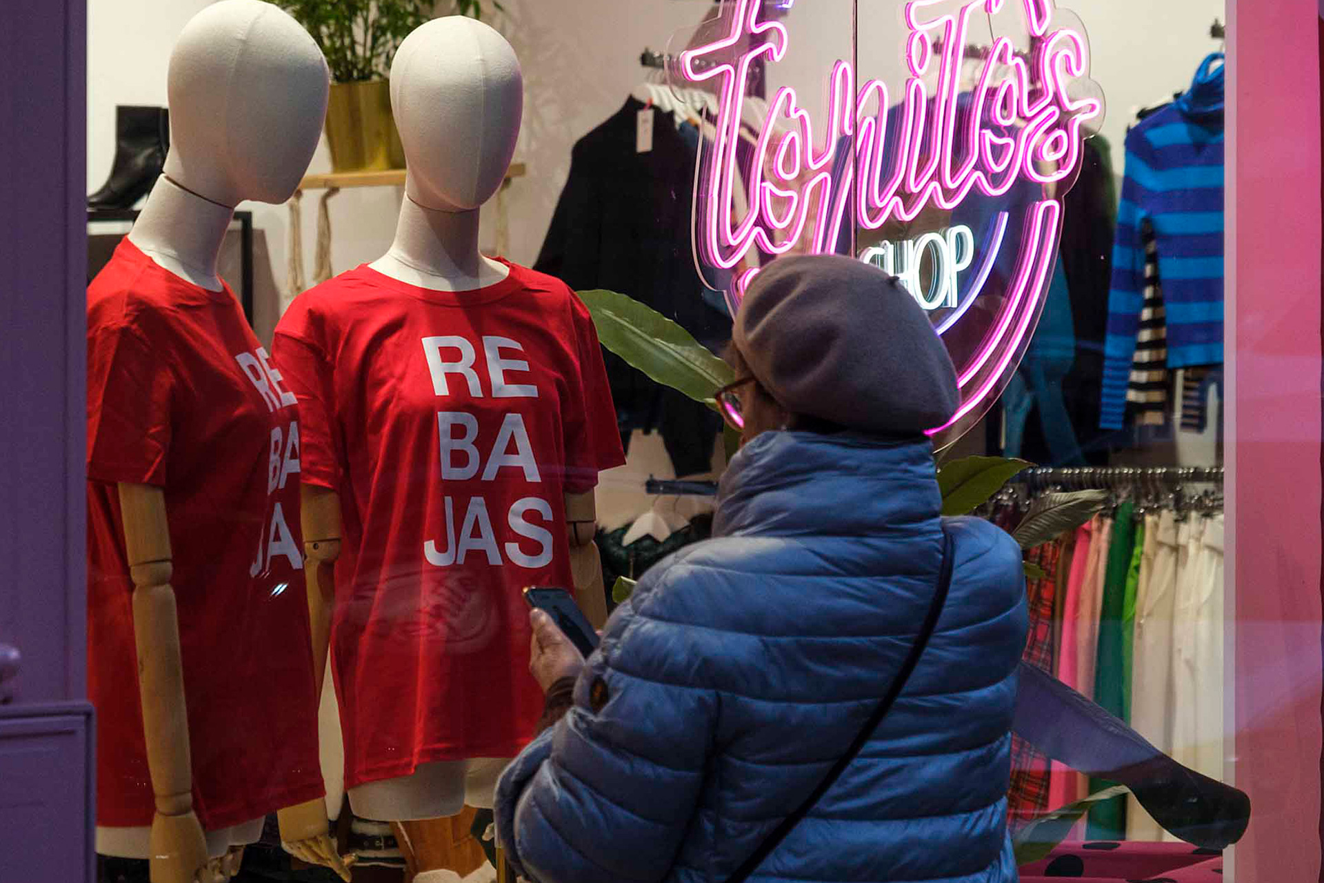 Los descuentos de las tiendas son el principal atractivo de las rebajas, sobre todo en productos de temporada como ropa o calzado./KAMARERO