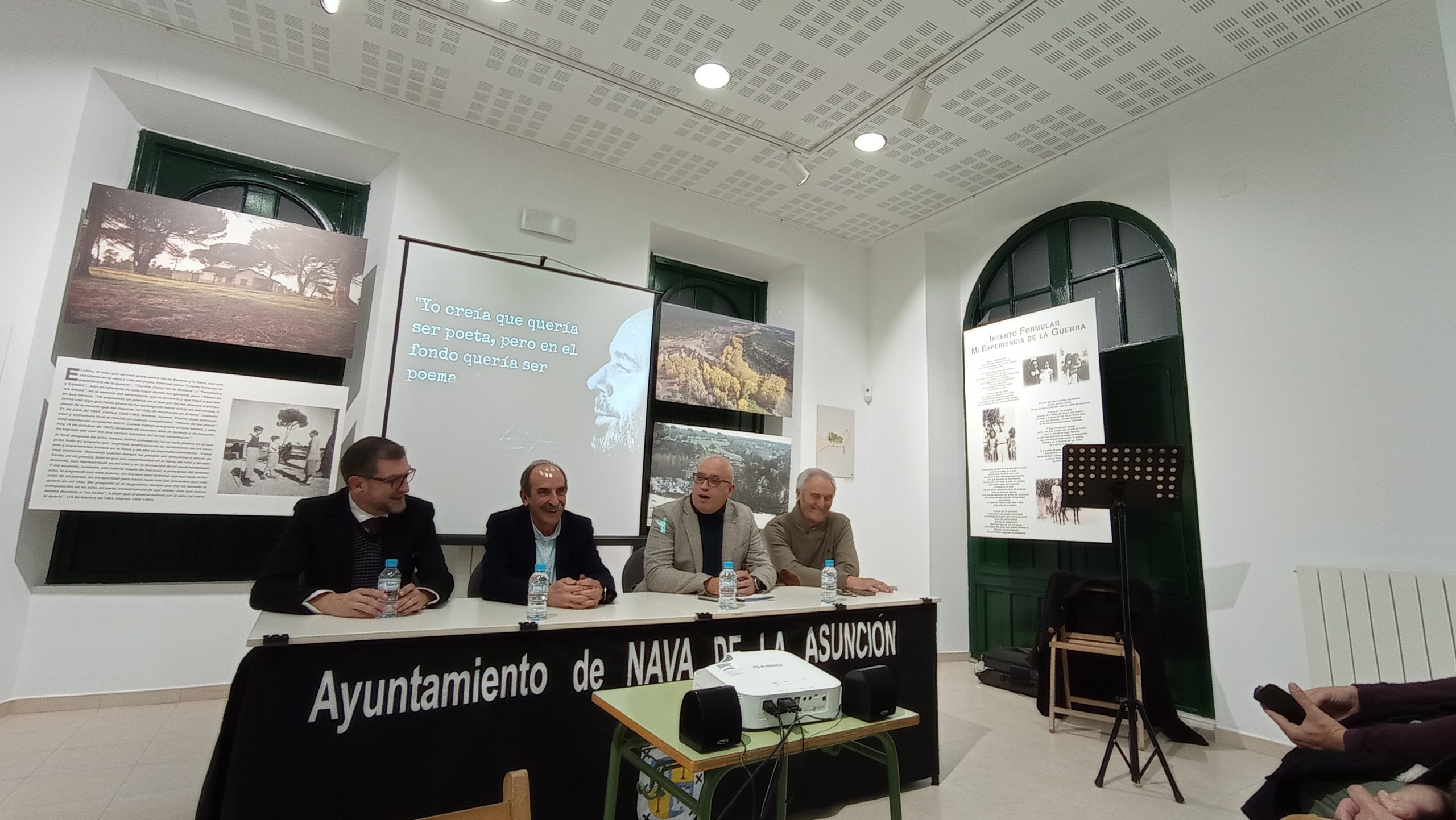 El poeta Joaquín del Campo gana el XX Premio 'Jaime Gil de Biedma' de Nava de la Asunción 1 El jurado dio a conocer ayer los premios./EL ADELANTADO