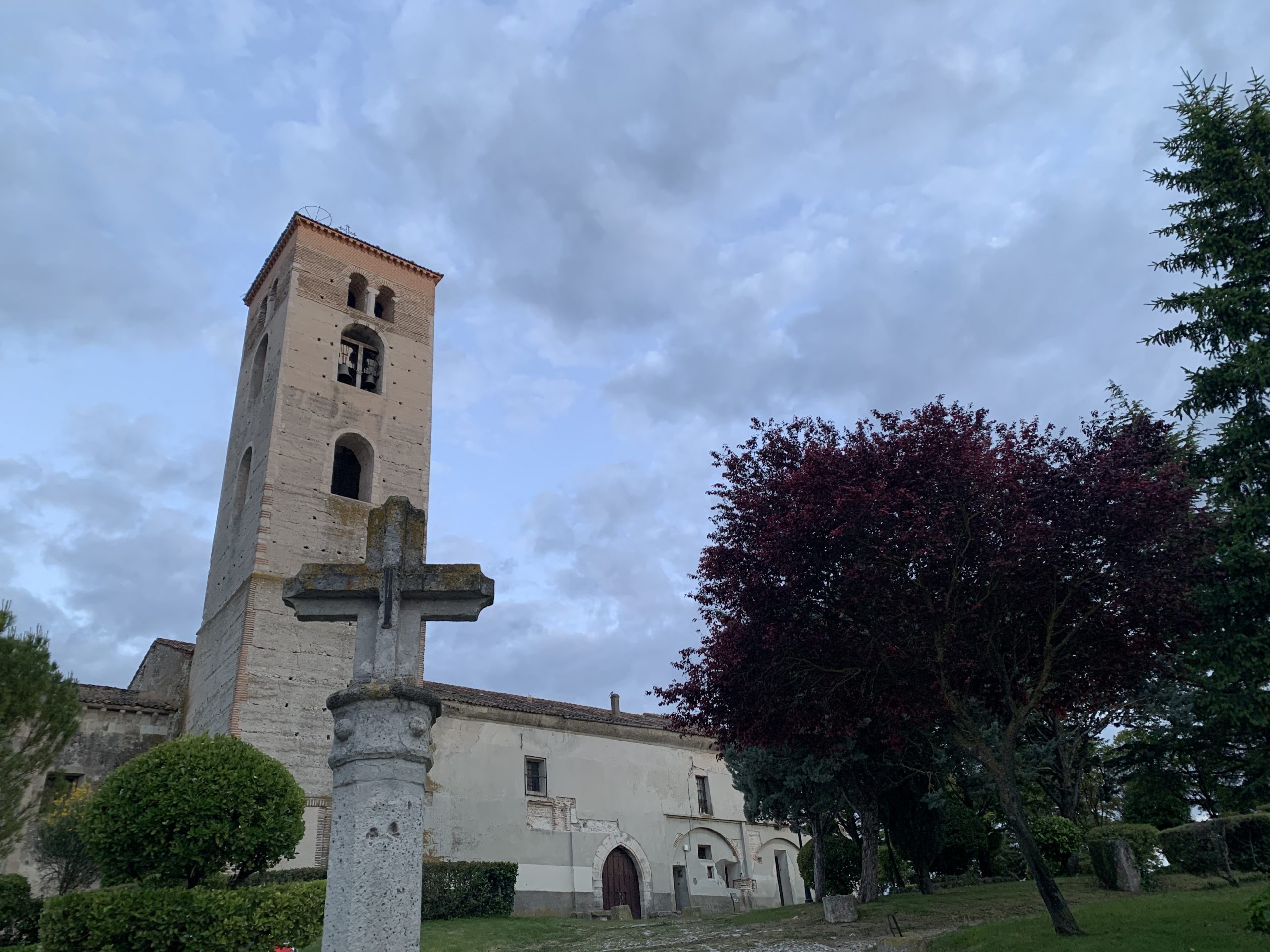 Entorno de la iglesia de La Cuesta, donde se realizará el proyecto de obra, antes de su rehabilitación.