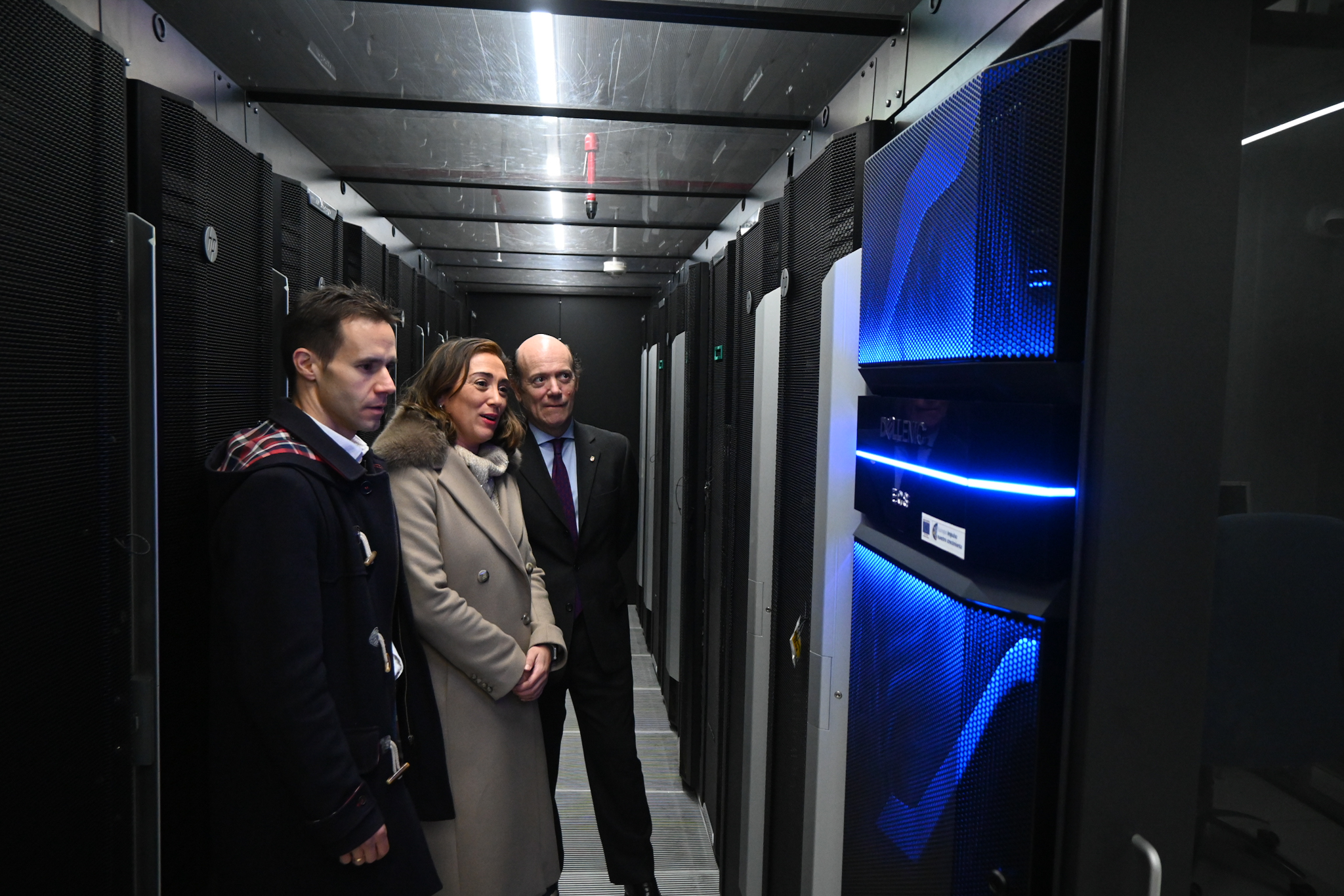 María González Corral visita el Centro de Proceso de Datos, en Valladolid.