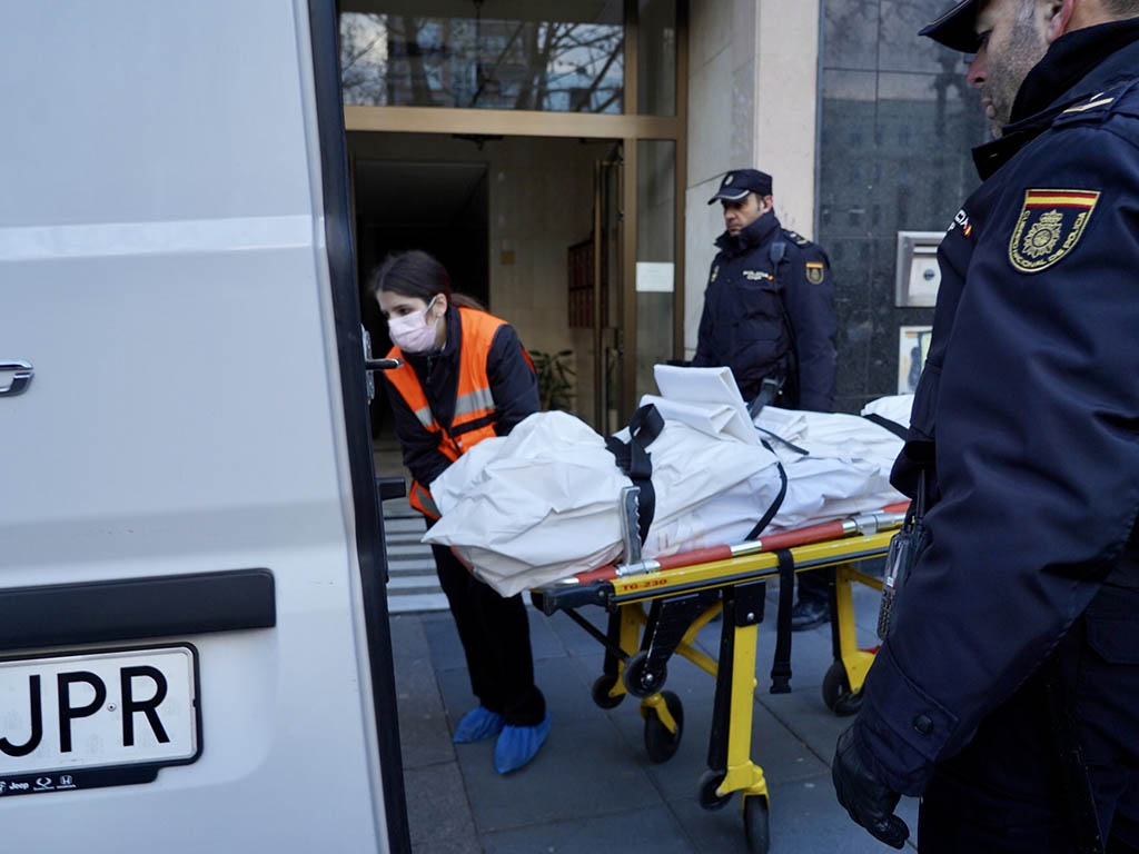 Mata a su mujer y a su hija de 8 años con arma blanca en Valladolid e intenta suicidarse. / LETICIA PÉREZ - ICAL