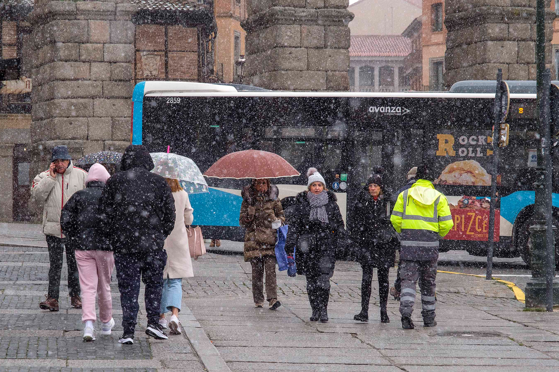 La nieve se dejo sentir de forma muy notable en la capital./KAMARERO