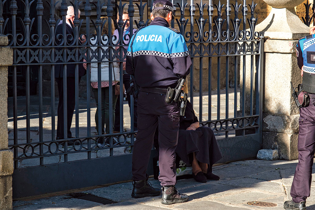Policia Local Gitana Plaza Mayor
