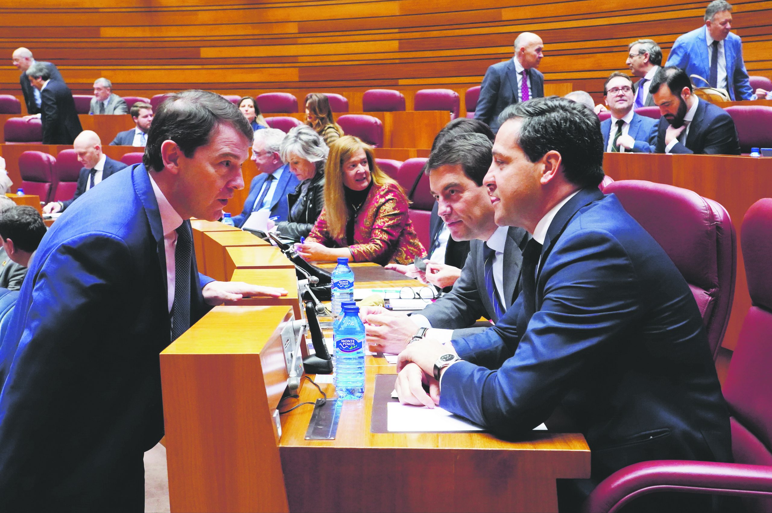 Pte de la Junta en el Pleno extraordinario de ayer. Miriam Chacon scaled