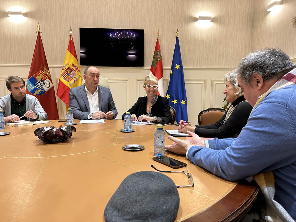 Reunión entre representantes de UGT y de la Diputación. / EL ADELANTADO