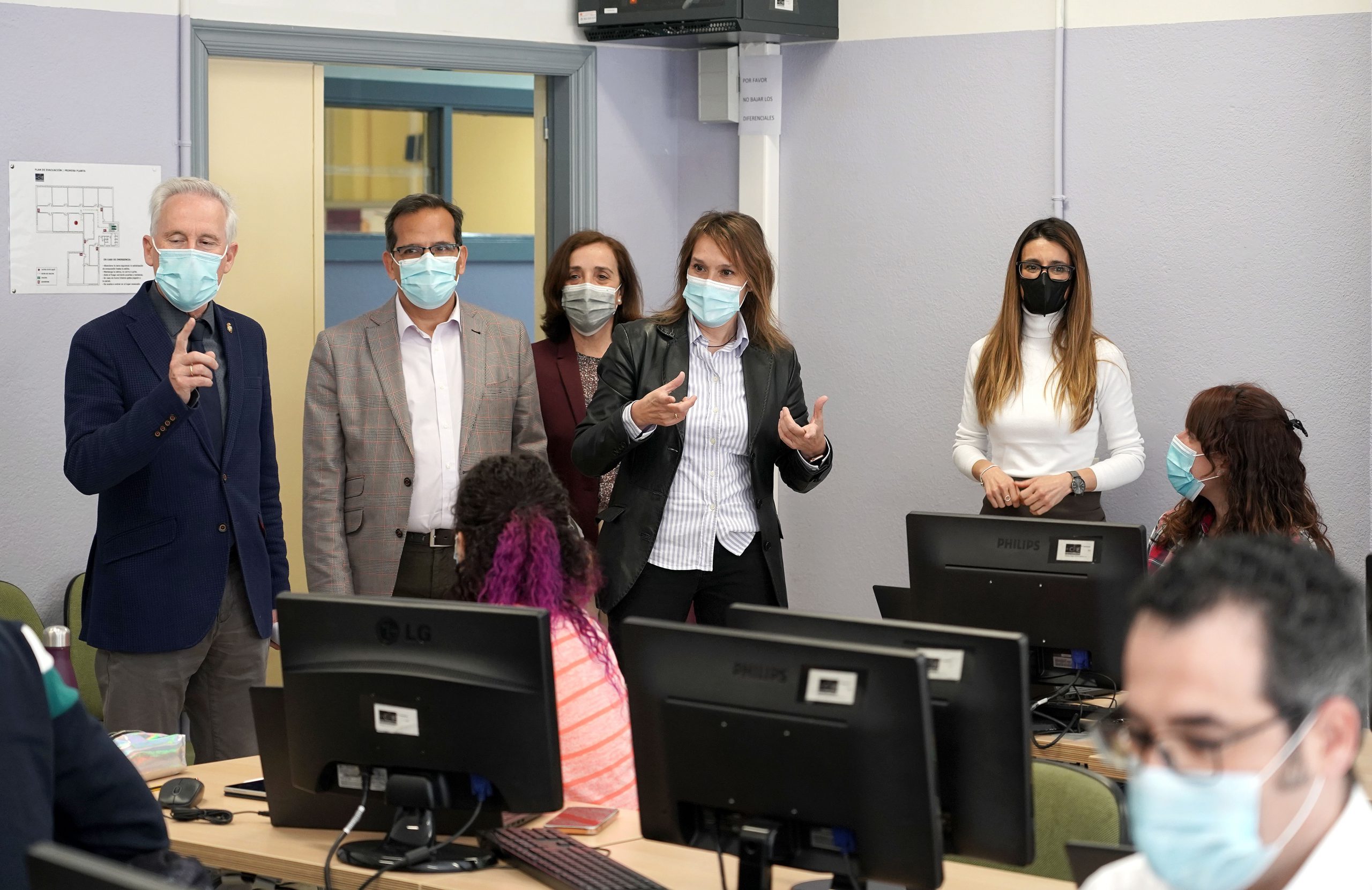 La Consejera de Educación en una visita al Centro de Formación del profesorado e Innovación Educativa.