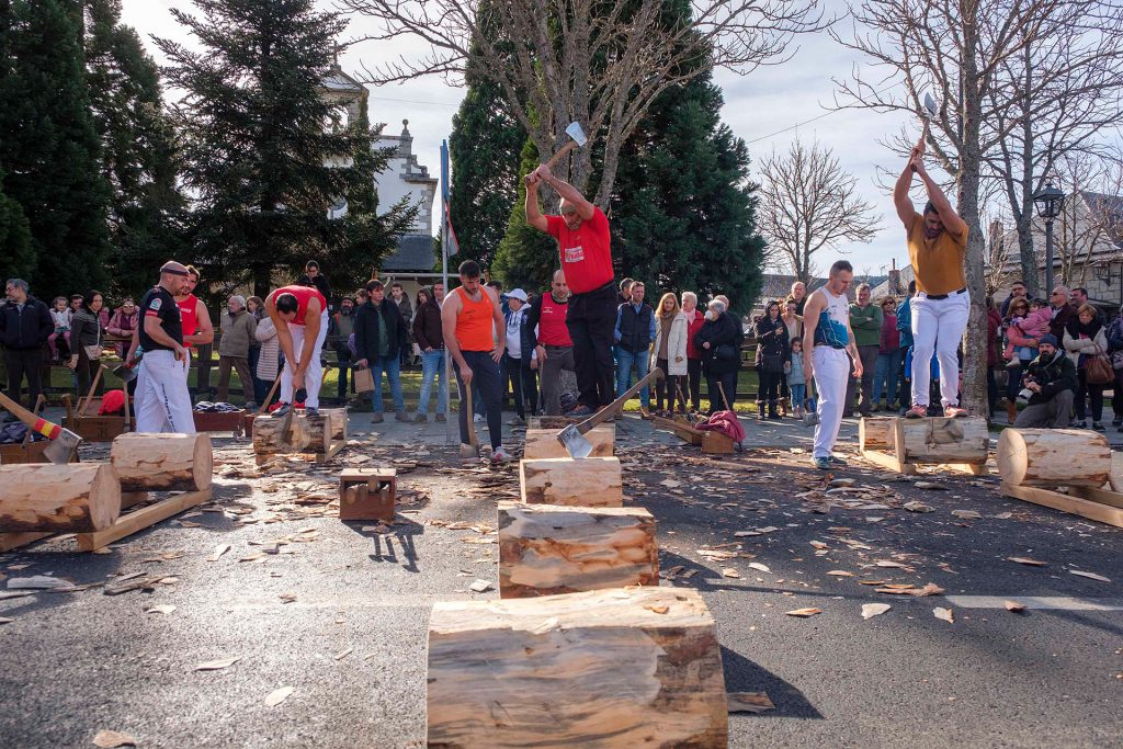 San Antón congrega a los vecinos de Valsaín para bendecir a sus mascotas 2 San Ildefonso Valsain San Anton KAM1292