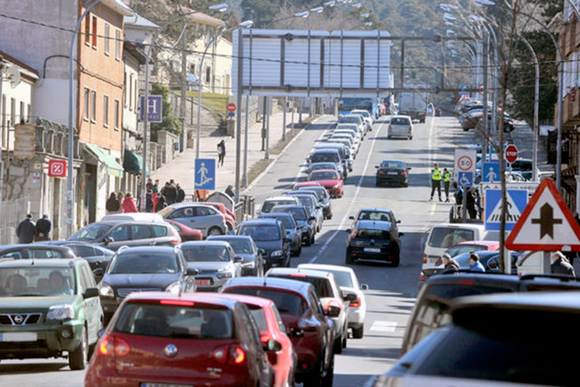 San Rafael solicita a Europa la liberalización de la AP-6 1 Travesía de San Rafael.