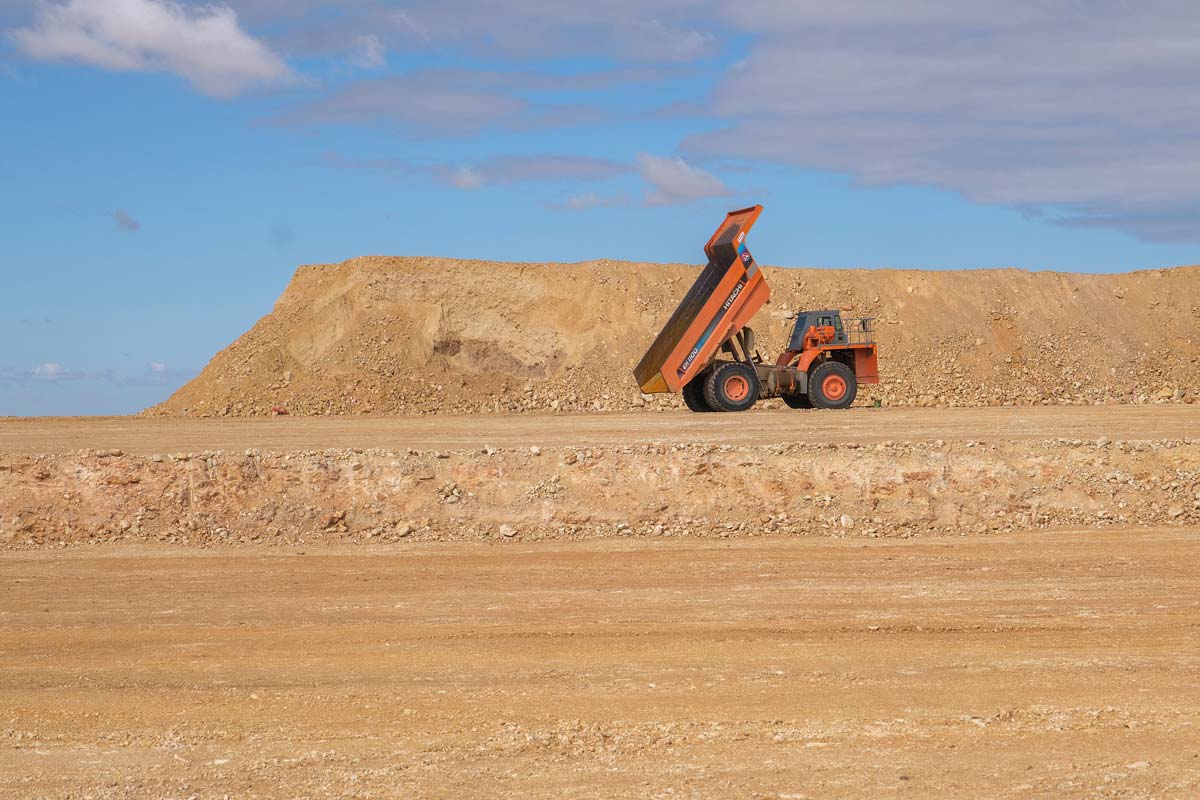 Obras en el polígono Los Hitales en Bernuy de Porreros.
