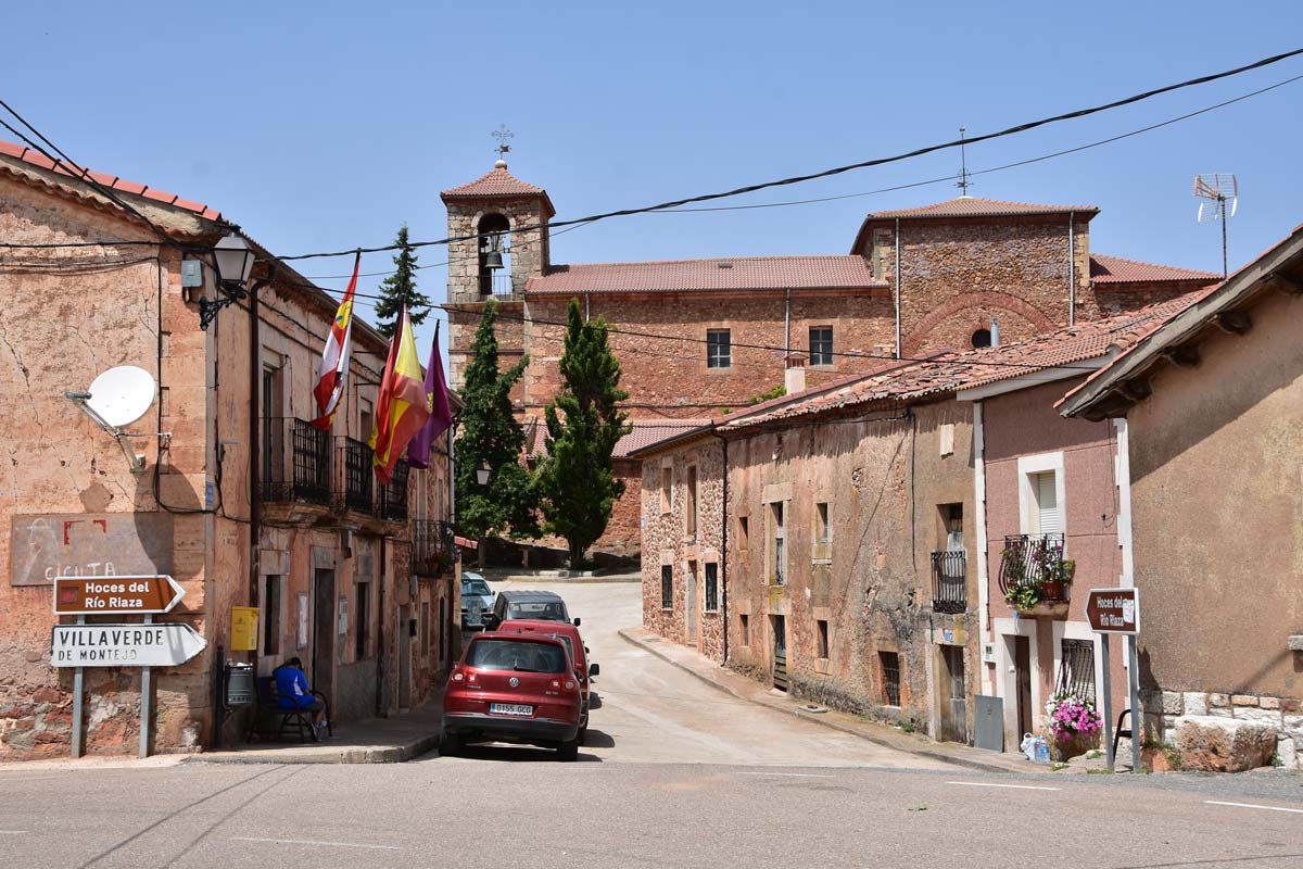 Ayuntamiento e iglesia de Honrubia de la Cuesta. José Antonio Santos.