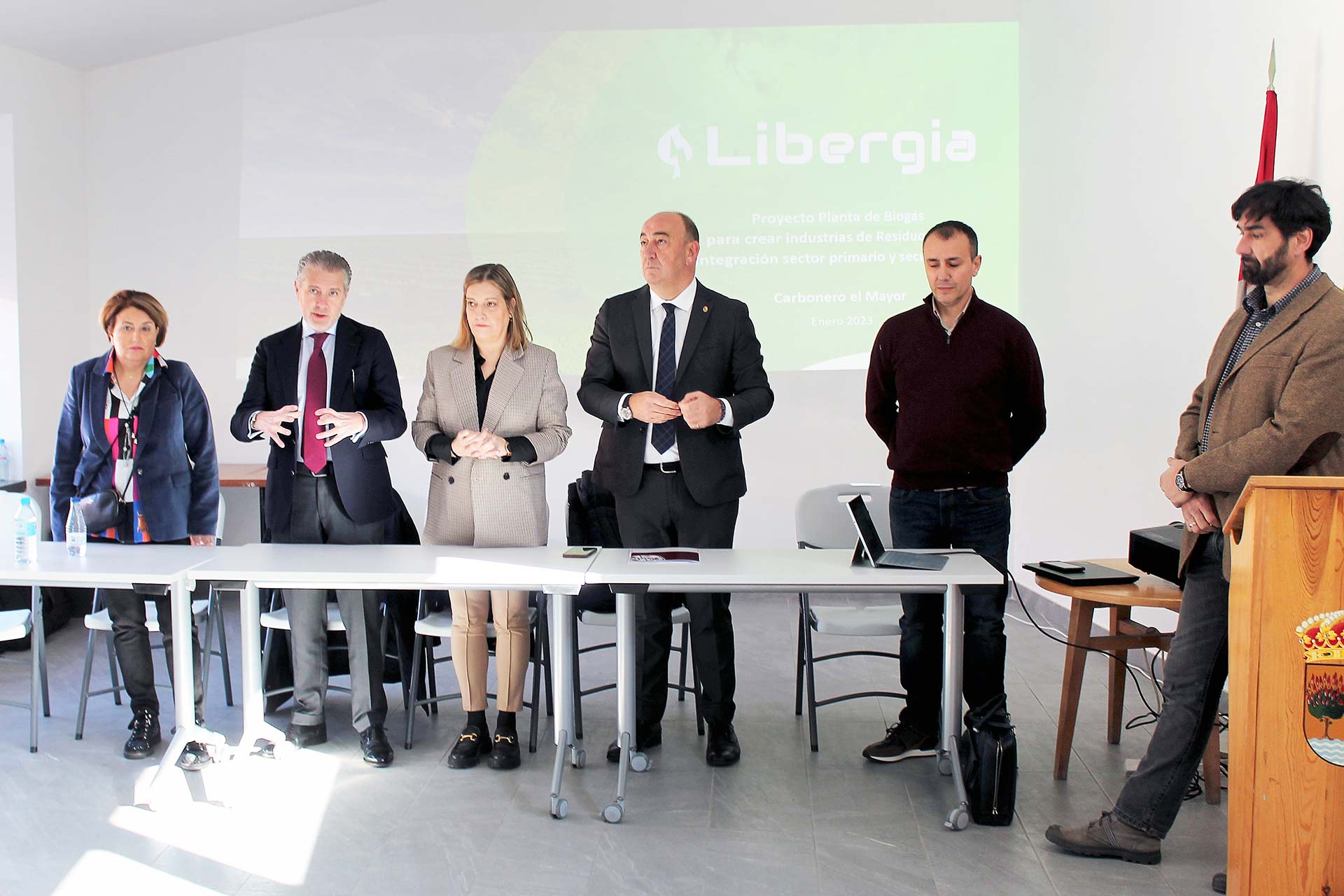 Los representantes de las entidades promotoras del proyecto presentaron a los empresarios sus características./EA