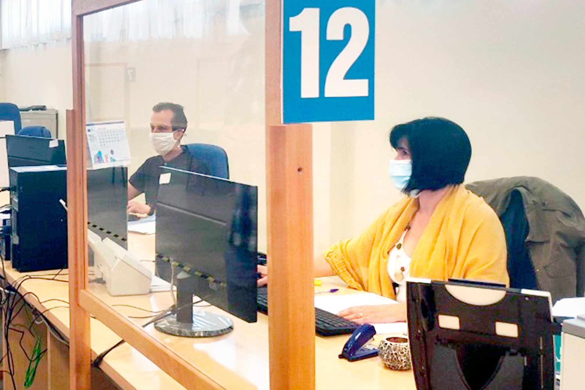 Empleados del Servicio de Atención al Ciudadano que desde 2020 está instalado en el Centro de San José. / E. A.