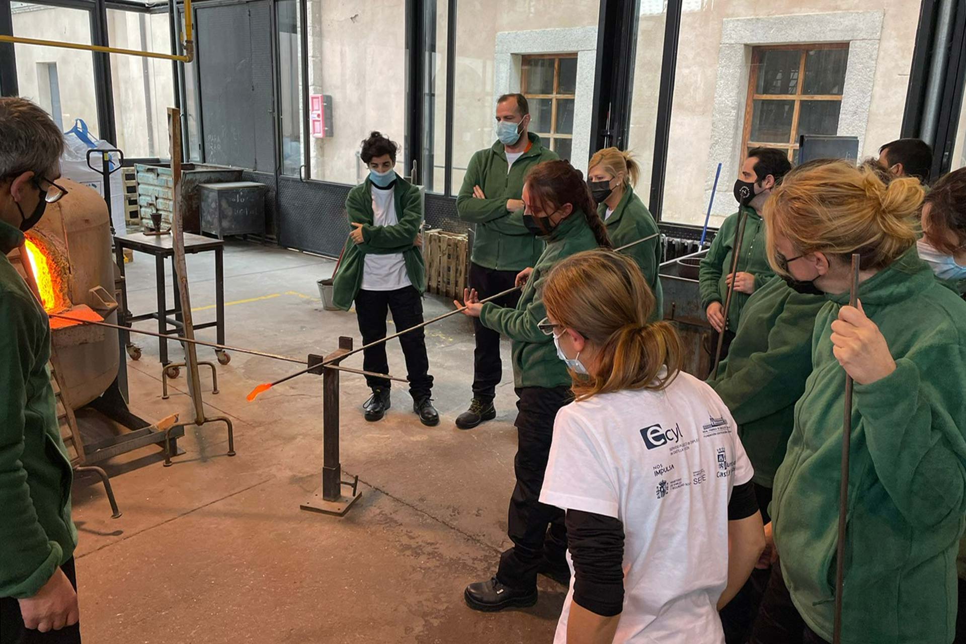 Acción formativa de procesos de vidrio en caliente el año pasado en el Centro Nacional del Vidrio. / E. A.