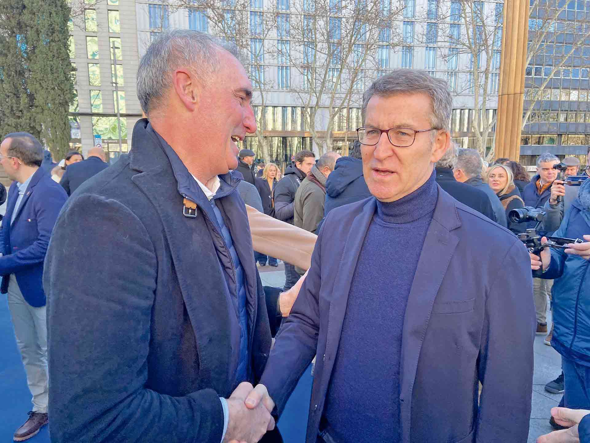 José Mazarías y Alberto Núñez Feijóo, ayer en Madrid.