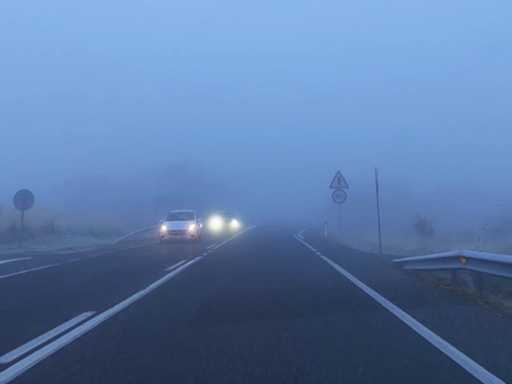 La niebla dificulta la circulación. Imagen de archivo.