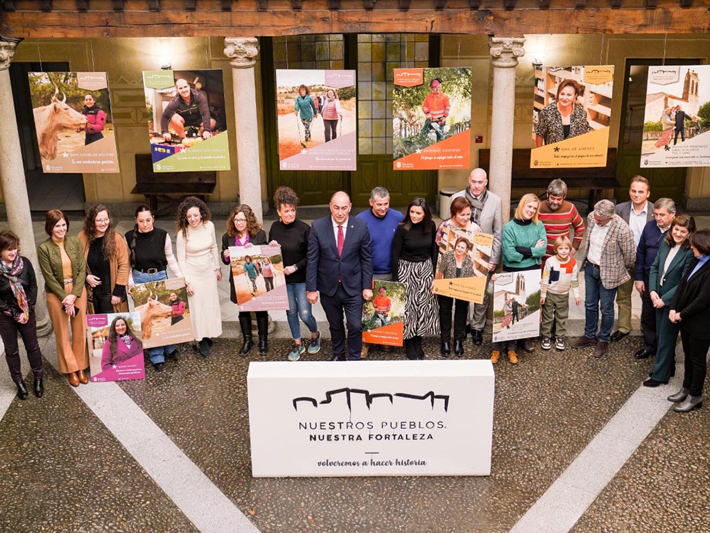 Presentación de la tercera campaña de ‘Nuestros pueblos, nuestra fortaleza’, en la Diputación. / MIGUEL ÁNGEL FERNÁNDEZ