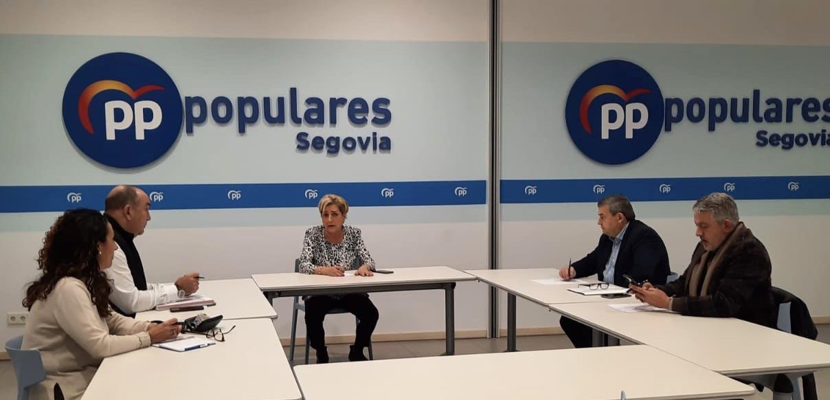 El PP trabaja para "lograr los mejores candidatos" en "todos" los pueblos de la provincia 1 Reunión de coordinación del PP de Segovia: María García, Miguel Ángel de Vicente, Paloma Sanz, Basilio del Olmo y José María Bravo. / EL ADELANTADO