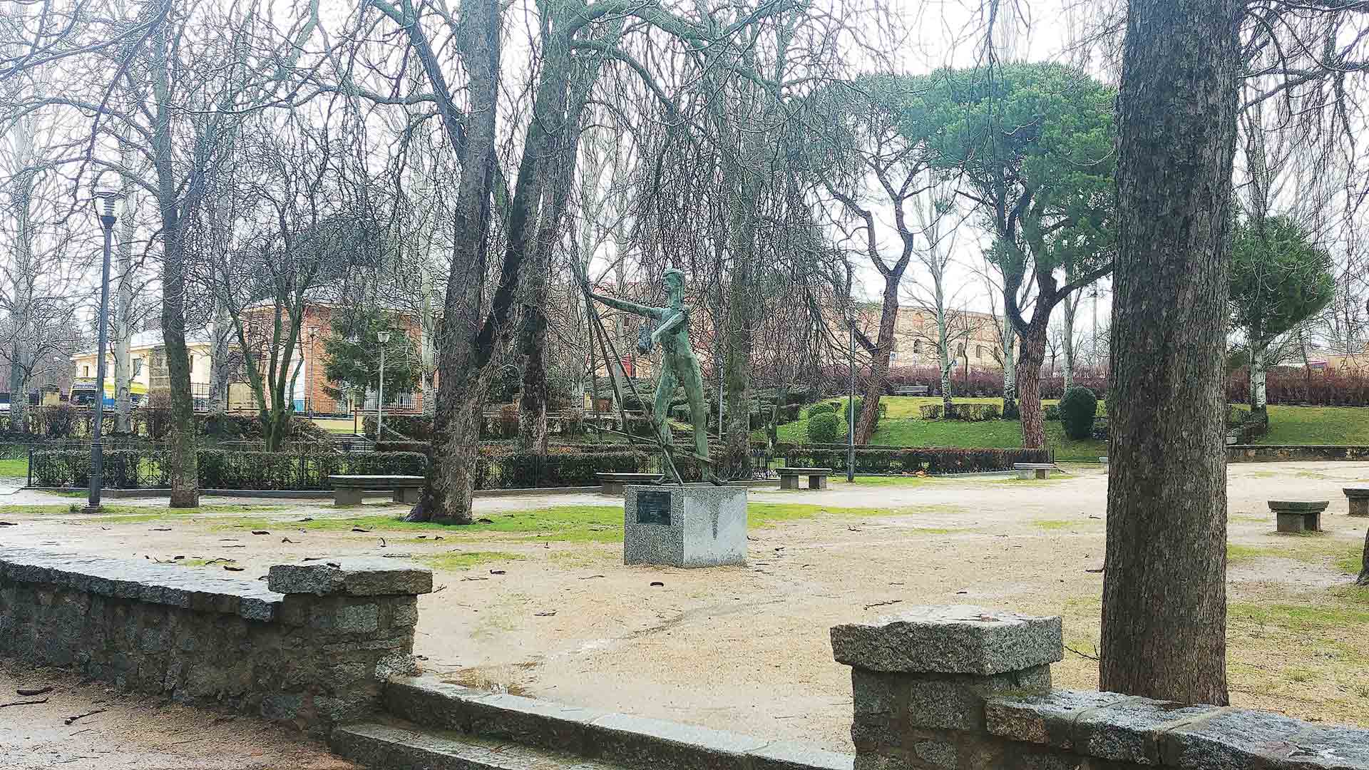 Vista general de uno de los niveles del jardín, situado entre La Cárcel—Centro de Creación y el Servicio Territorial de Sanidad, en la avenida de Juan Carlos I. / E. A.