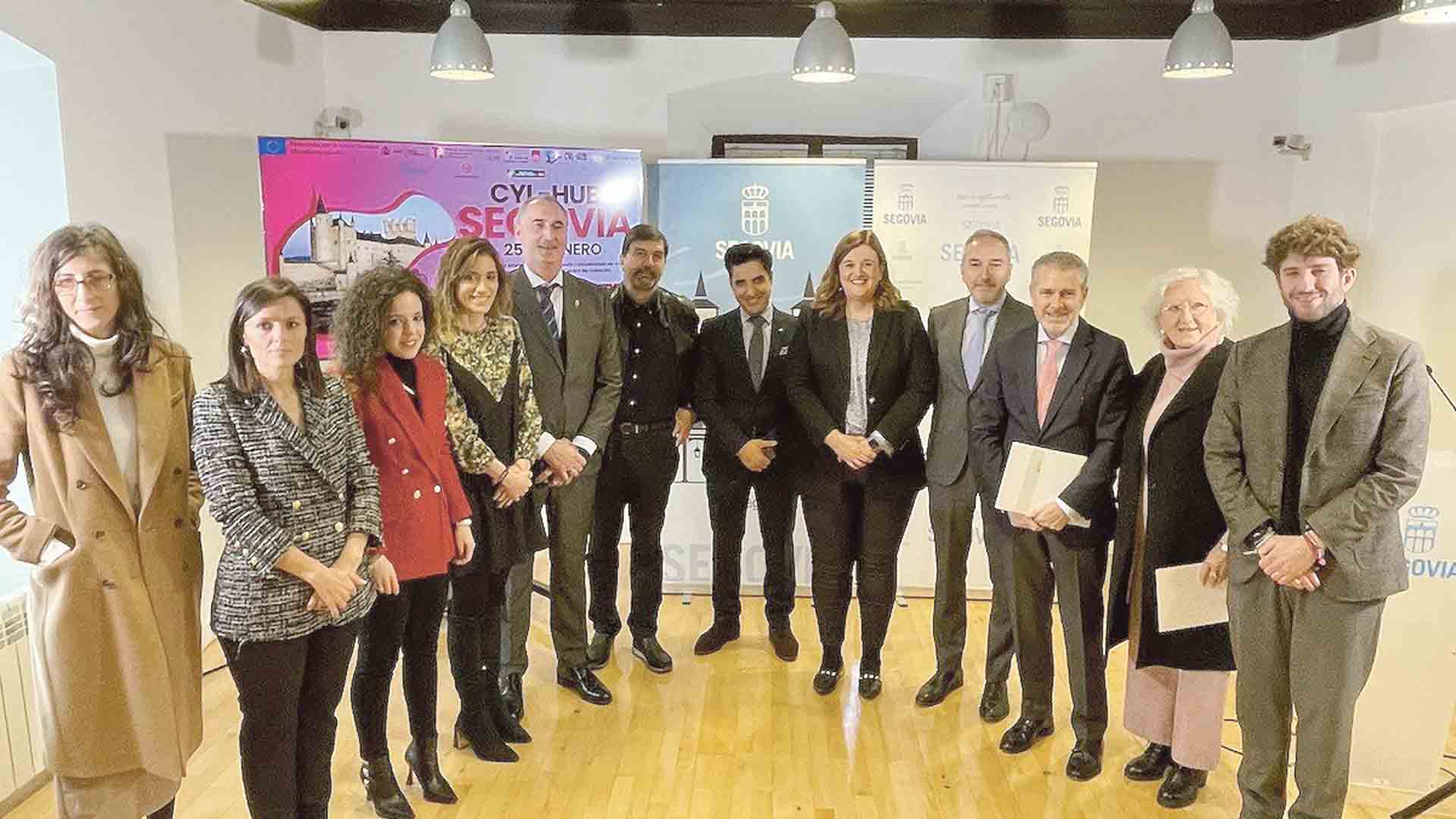 Diferentes autoridades presentan el evento ‘CyL-HUB’, en Segovia. / E.A.