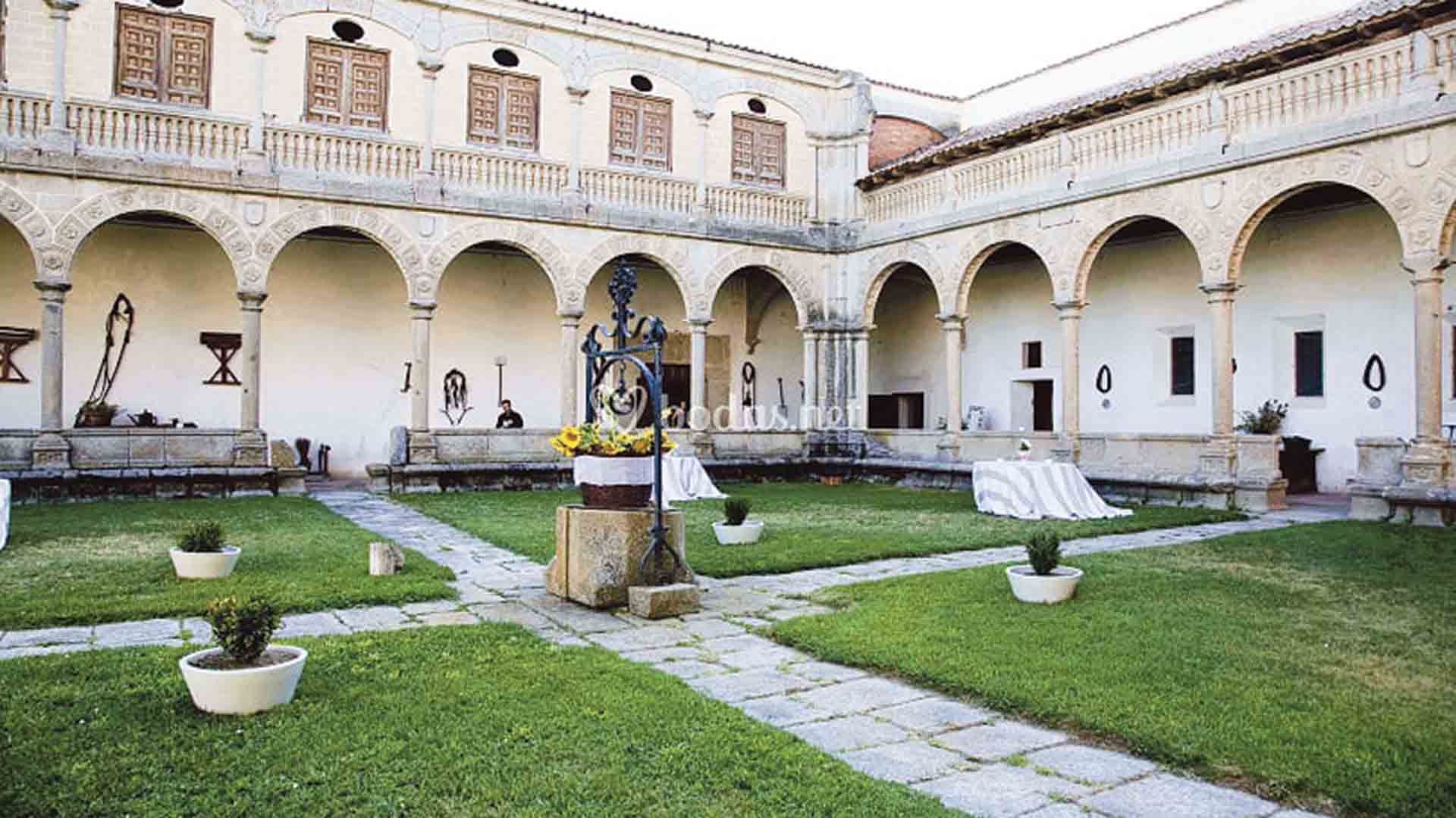 Vista del Claustro del Aljibe de la Abadía de Párraces. / Juan Manuel Santamaría