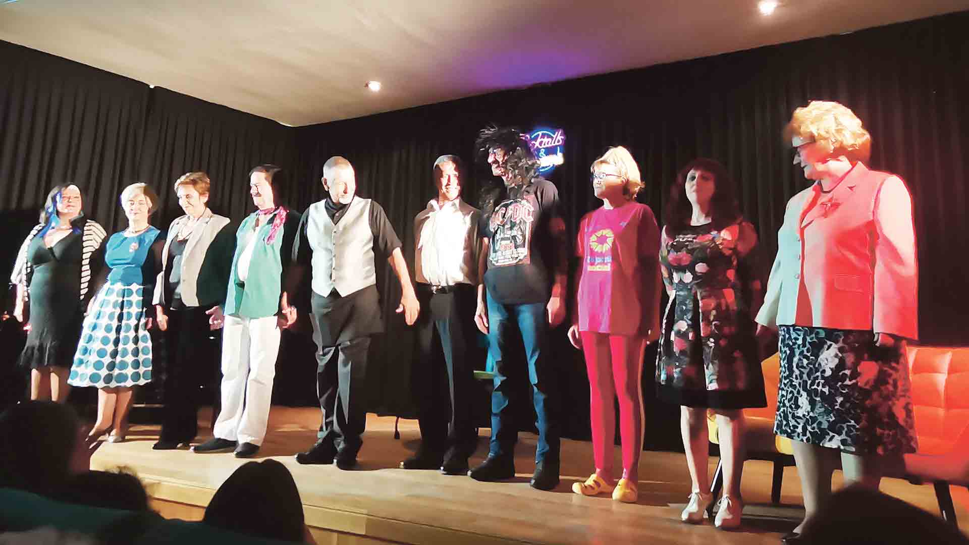 El grupo de teatro Juan Bravo tiene su sede en Muñoveros e integra a artistas de varios municipios. En la imagen, su última actuación en Cabezuela.