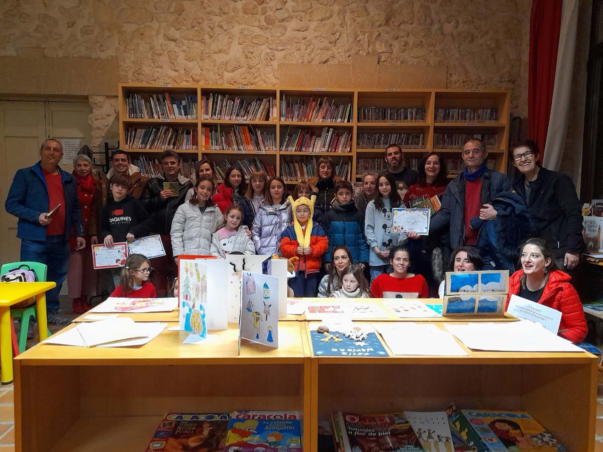 Participantes de los diversos concursos navideños junto a las autoridades del municipio cantimpalense.