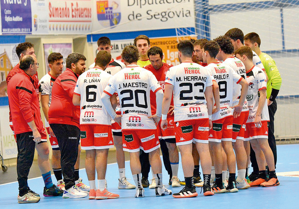 Un tiempo muerto del Mesenor Nava. / AMADOR MARUGÁN