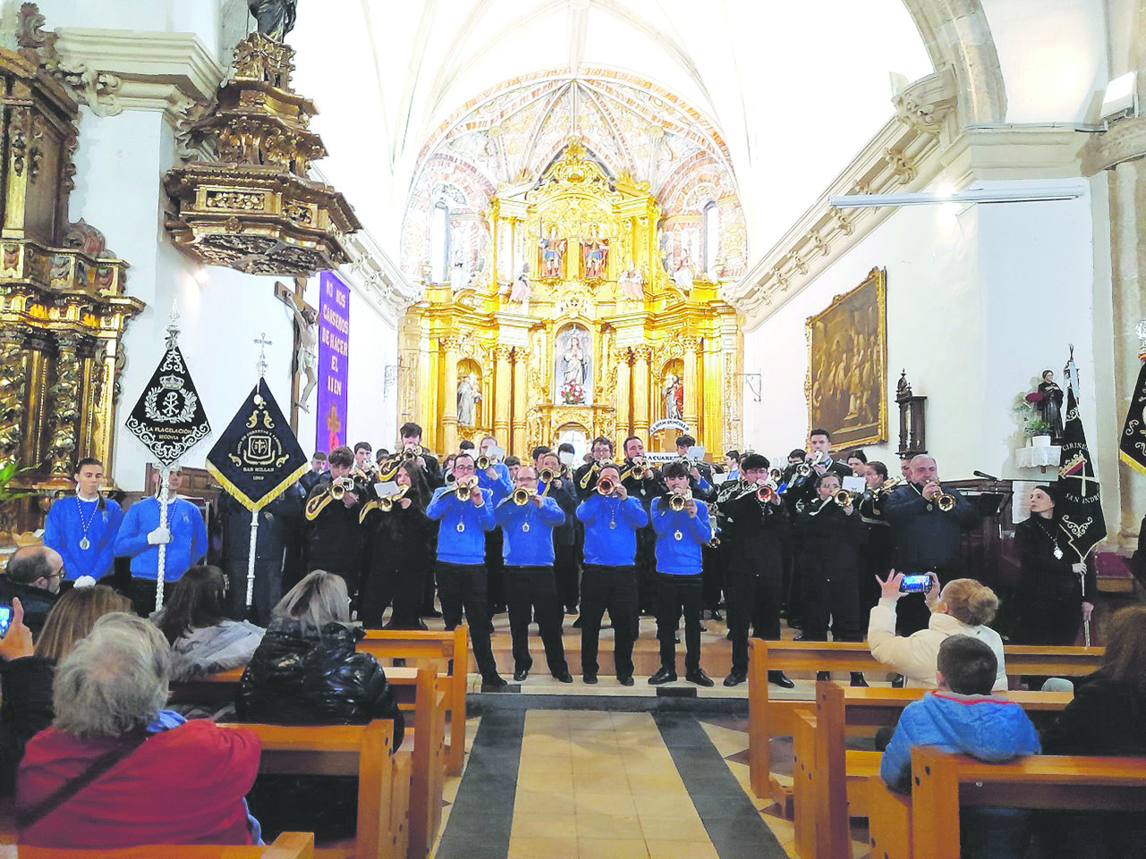 Las bandas interpretaron conjuntamente una de las piezas./L.M.