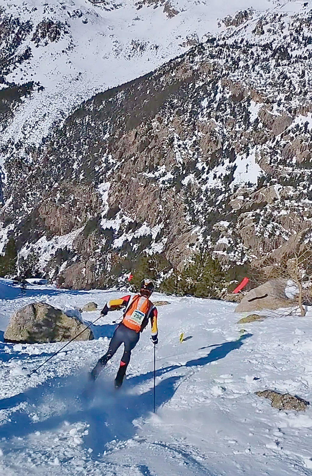 Teo Pérez, en pleno descenso de la modalidad sprint./ FEDERACIÓN