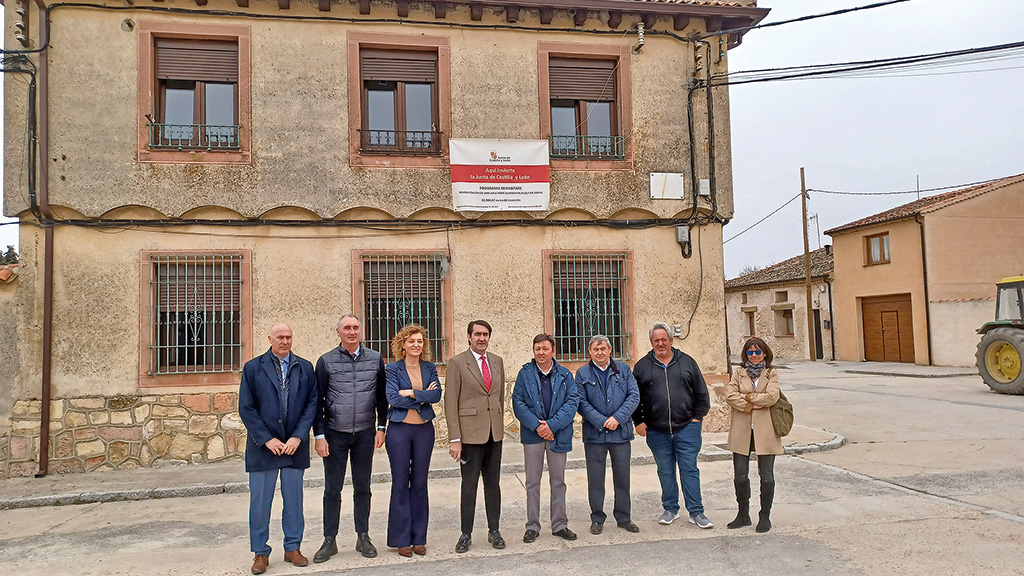 Suárez-Quiñones visitó la vivienda que el Plan Rehabitare ha rehabilitado en Veganzones./EL ADELANTADO