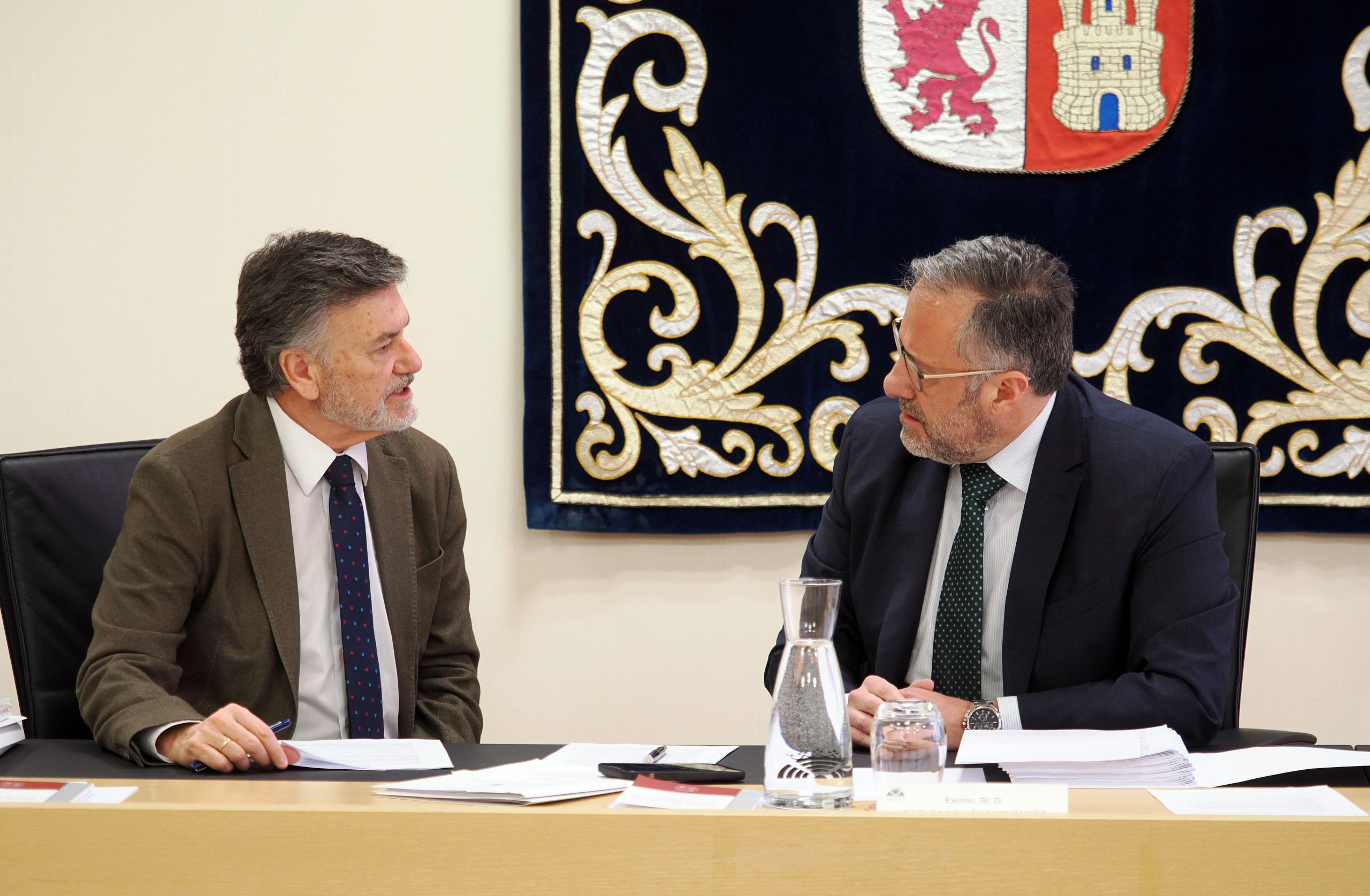 El secretario general del PP de Castilla y León, Francisco Vázquez, y Carlos Pollán, ayer en la Junta de portavoces.