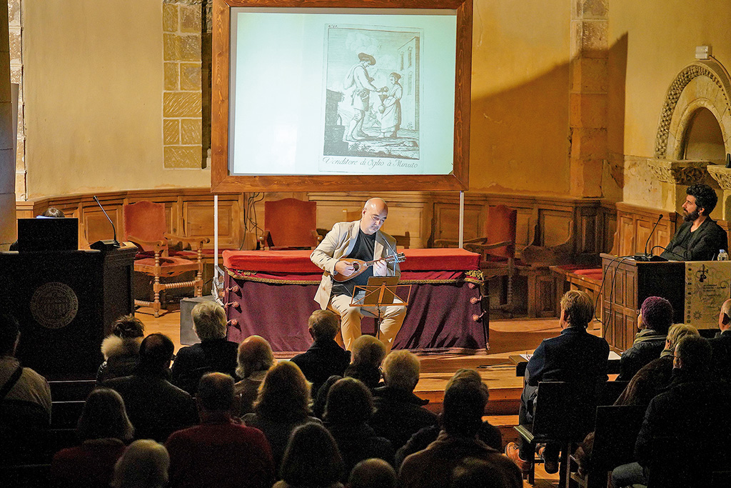 Mauro Squillante abrió las jornadas ayer sábado en el Aula Cultural de San Quirce. / Miguel Ángel Fernández