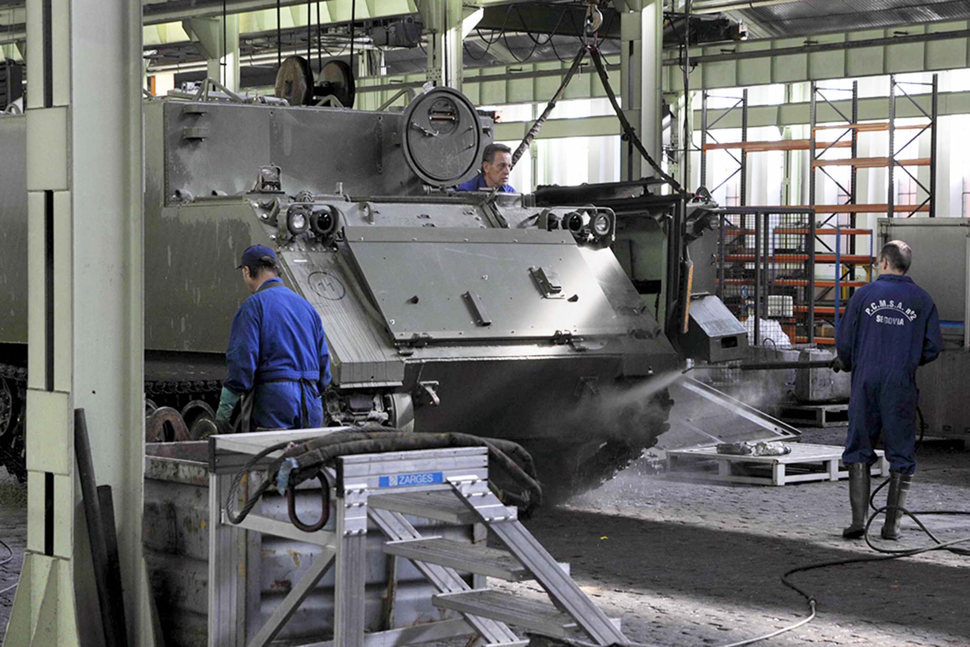 Los vehículos TOA han sido puestos a punto para Ucrania en los talleres de la Base Mixta./A.B.