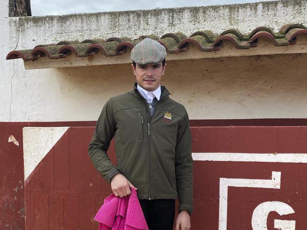 Curro Muñoz, en la tienta en la ganadería de Guadalmena. / CLUB TAURINO ARNEDO