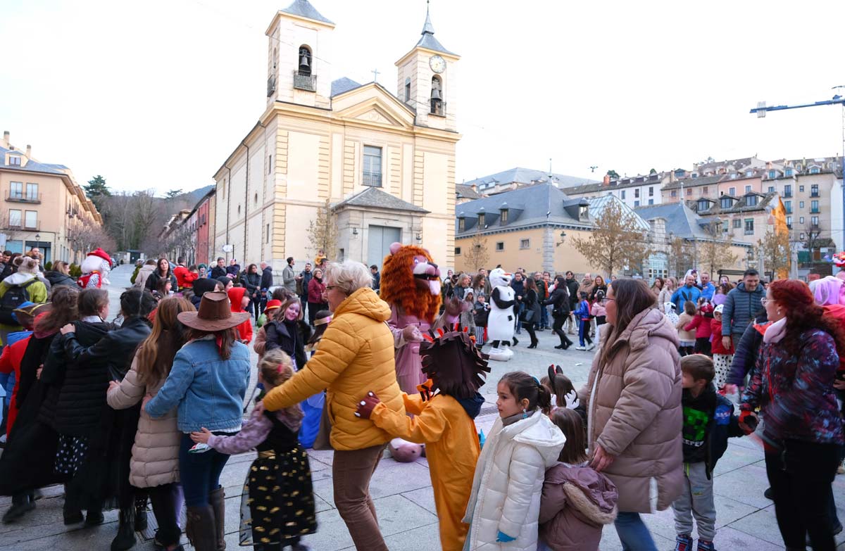 Gran afluencia de público en la discoteca móvil para los más peques.