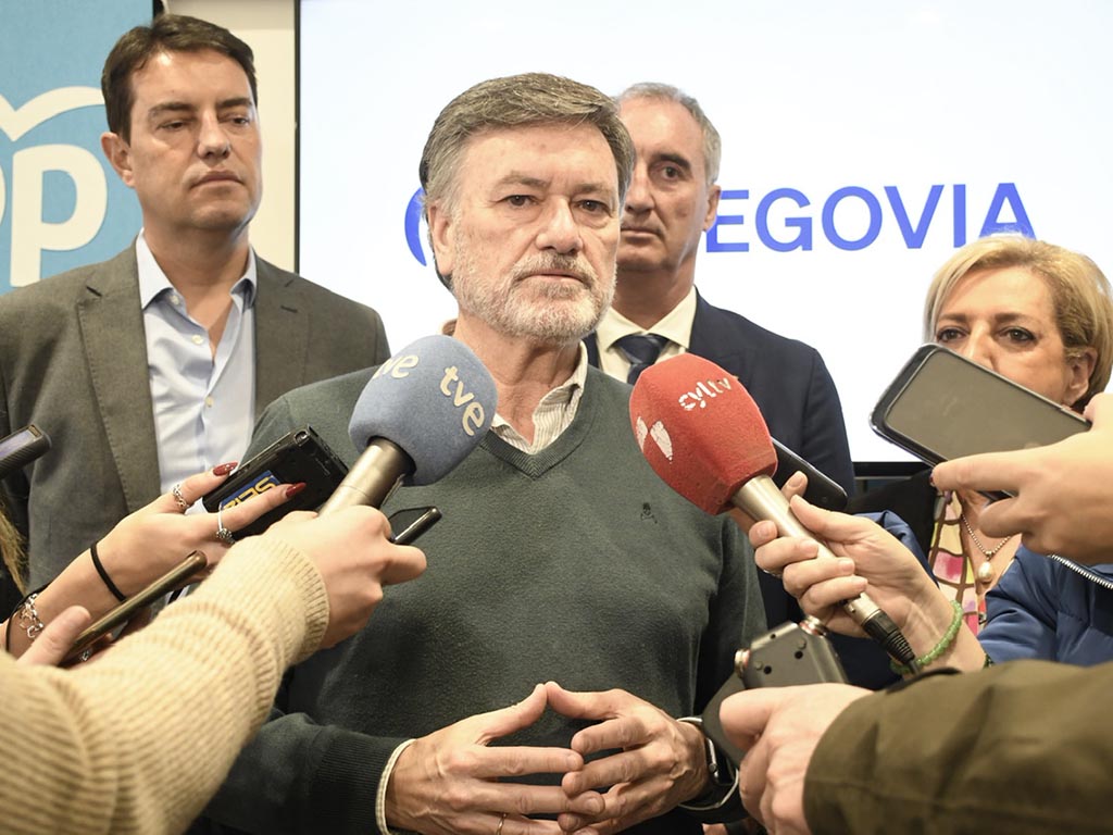 Vázquez: “Cada candidato del PSOE se presenta a estas elecciones con la cara de Pedro Sánchez” 1 Francisco Vázquez interviene ante los medios. / NACHO VALVERDE - ICAL