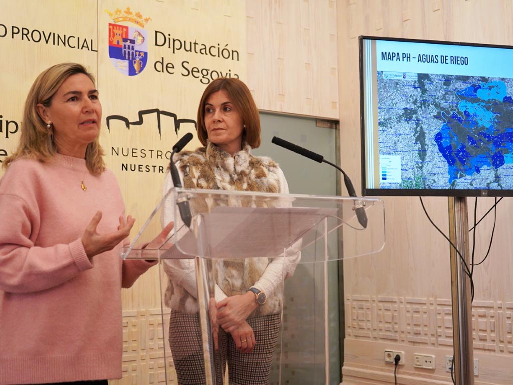 La responsable del Laboratorio, Ana Escorial, y la diputada Magdalena Rodríguez. / EL ADELANTADO