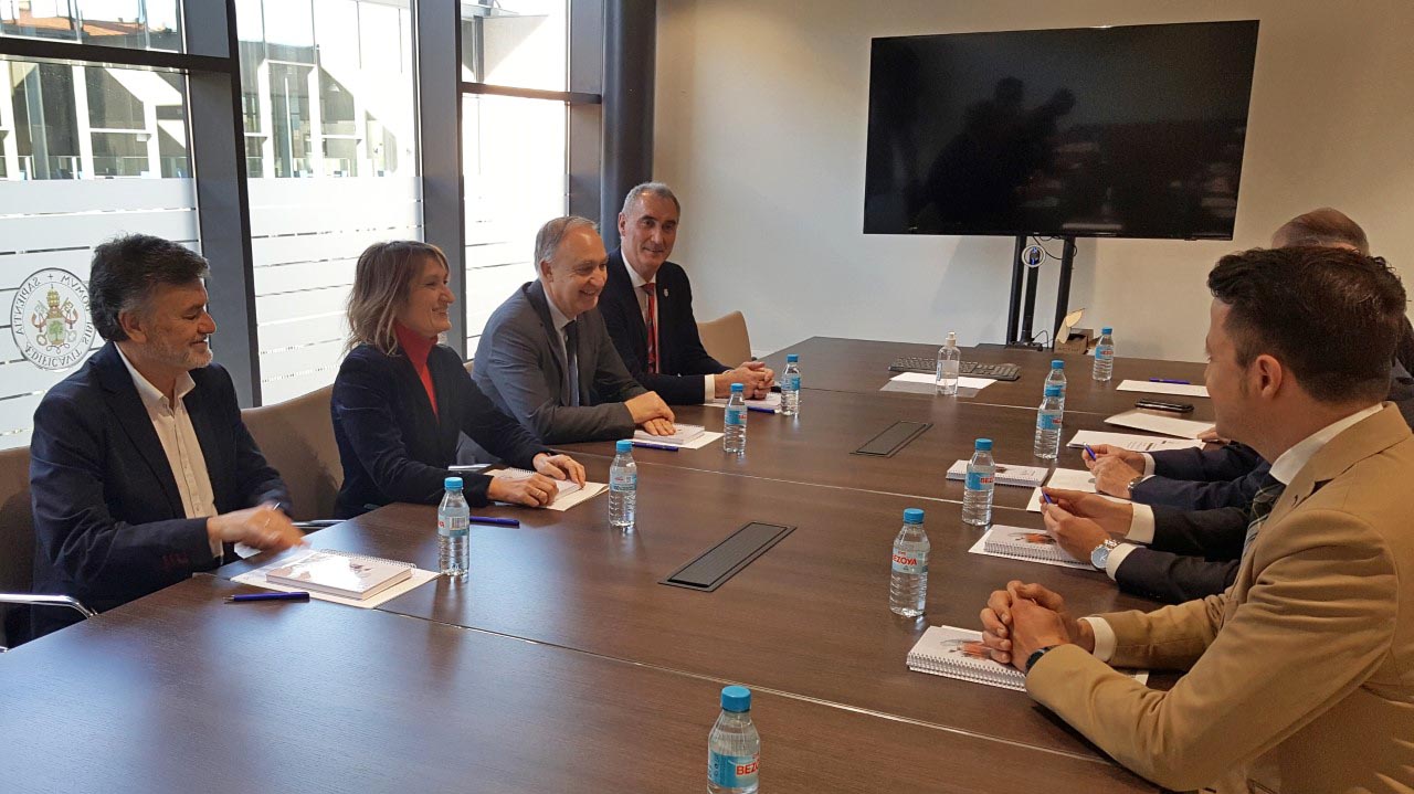 Reunion en el campus Maria Zambrano