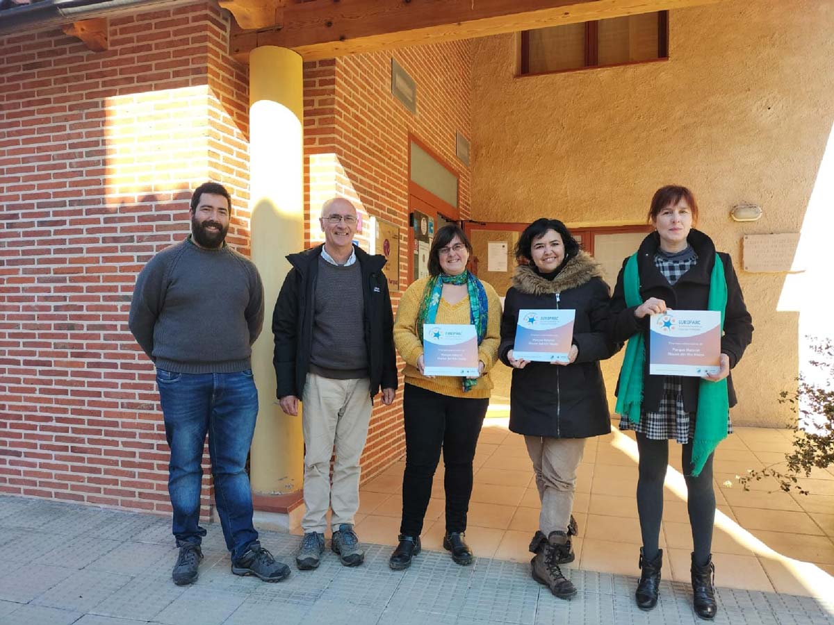 Los empresarios recogen su acreditación en la Casa del Parque.