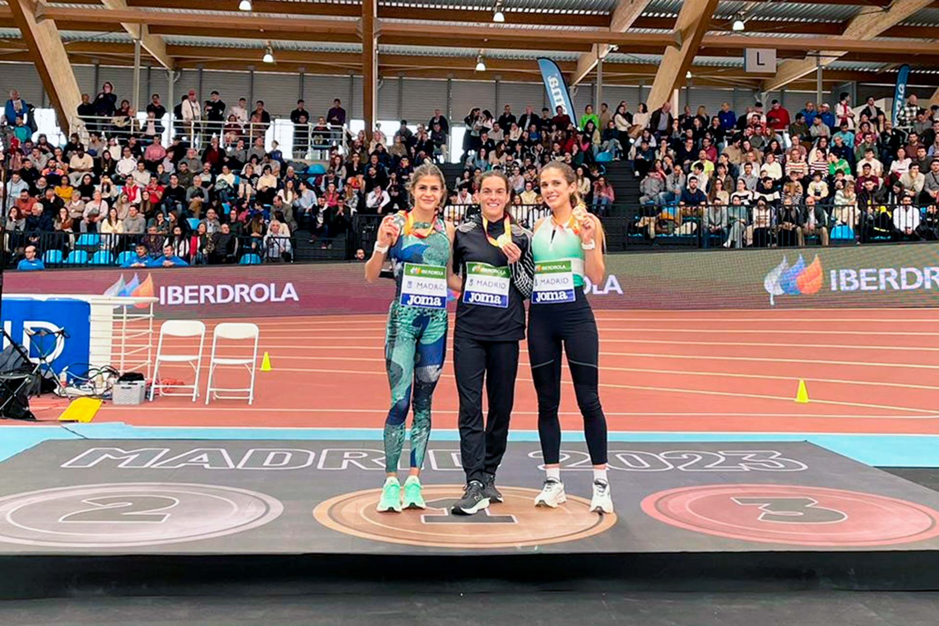 El podio del 1.500, con Águeda a la izquierda. / RFEA