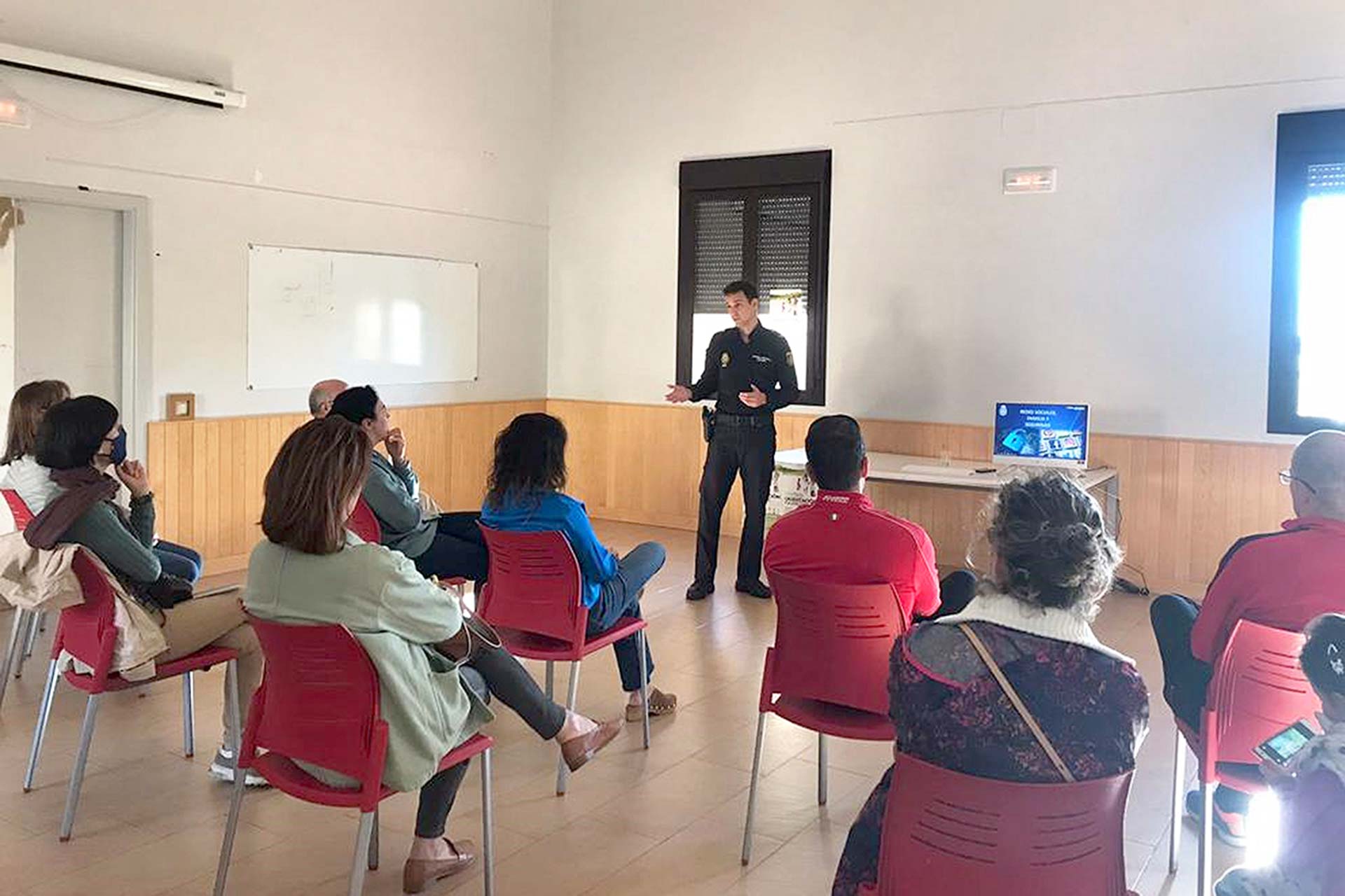 El COF promueve charlas y encuentros informativos con otras instituciones como la Policía. /EL ADELANTADO