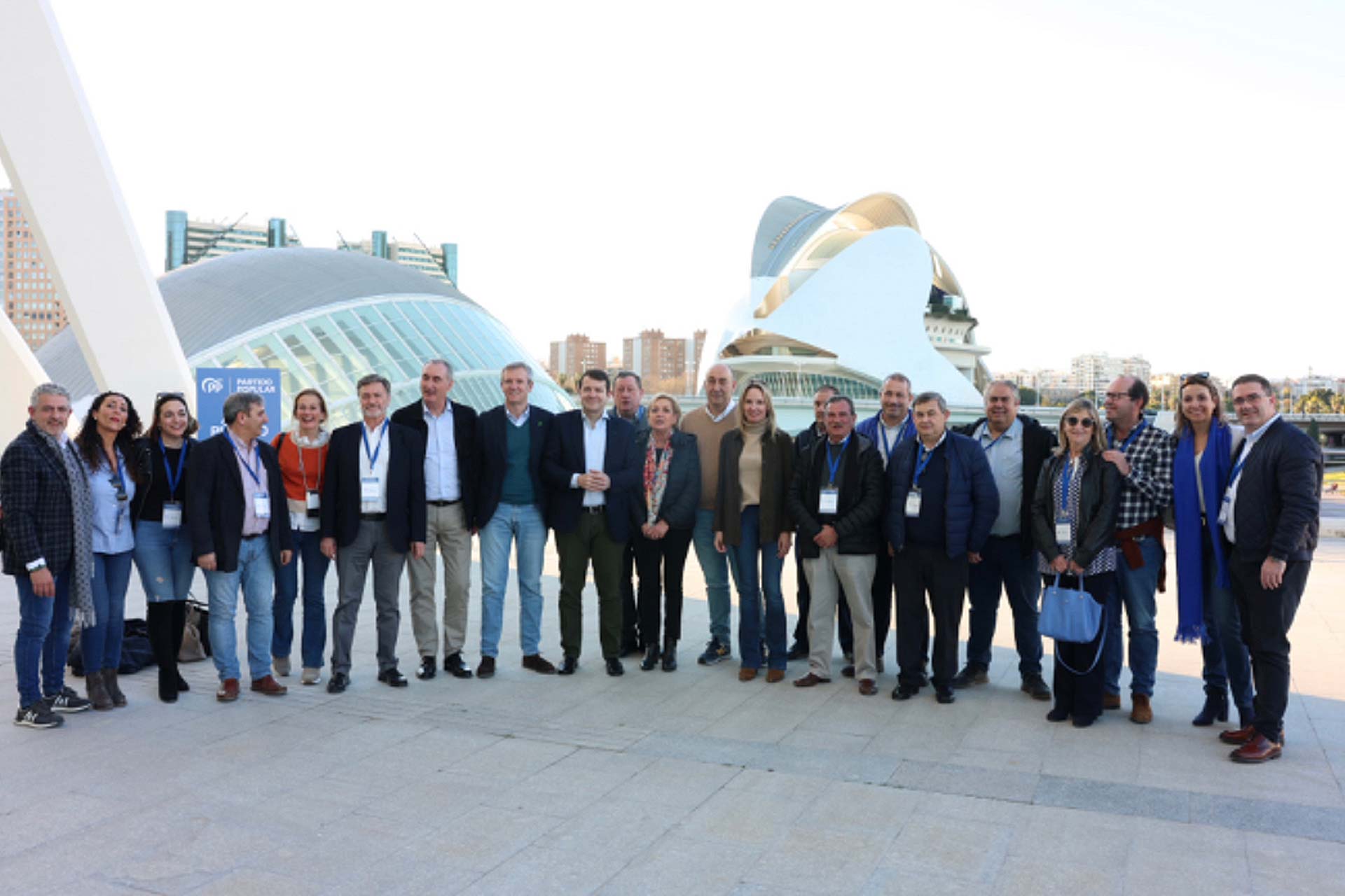 La delegación segoviana del PP, ayer en Valencia. / E. A.