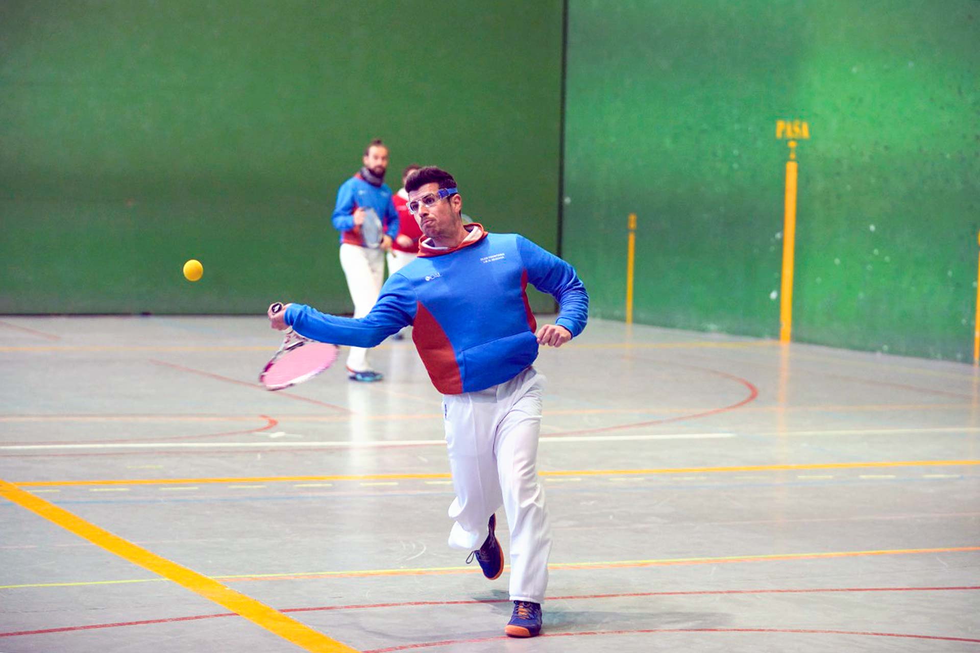 El Frontenis IMD doblega al CD Palentino para continuar segundo 1 Uno de los encuentros disputados en el Frontón./ MIGUEL ÁNGEL FERNÁNDEZ