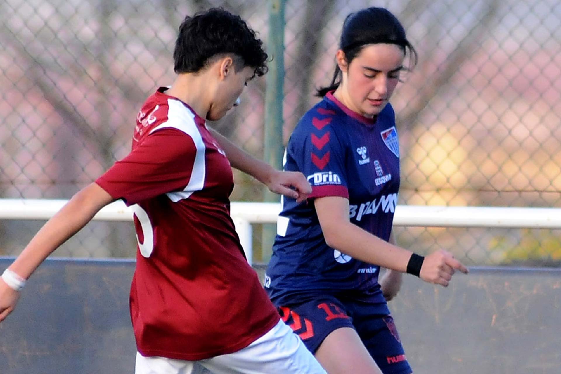 Presionando a una rival./ J.M.-G. SEGOVIANA