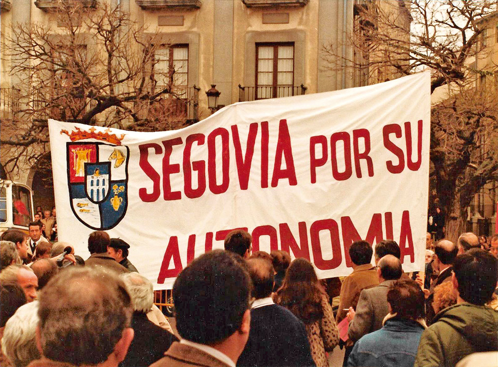 Imágenes de la manifestación a favor de la autonomía de Segovia, 10 enero 1982.  Foto: archivo Jesús Fuentetaja