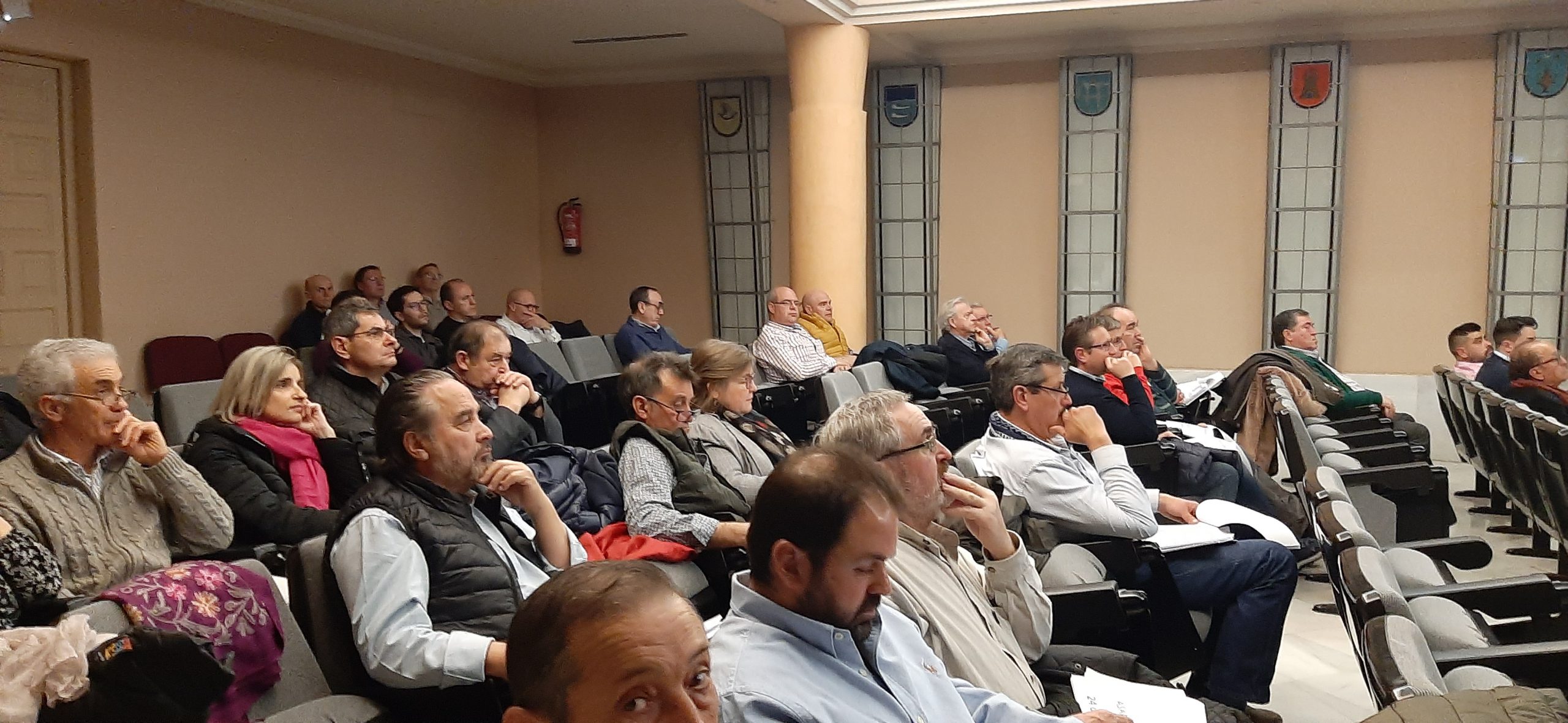 Asistentes a la asamblea celebrada ayer.