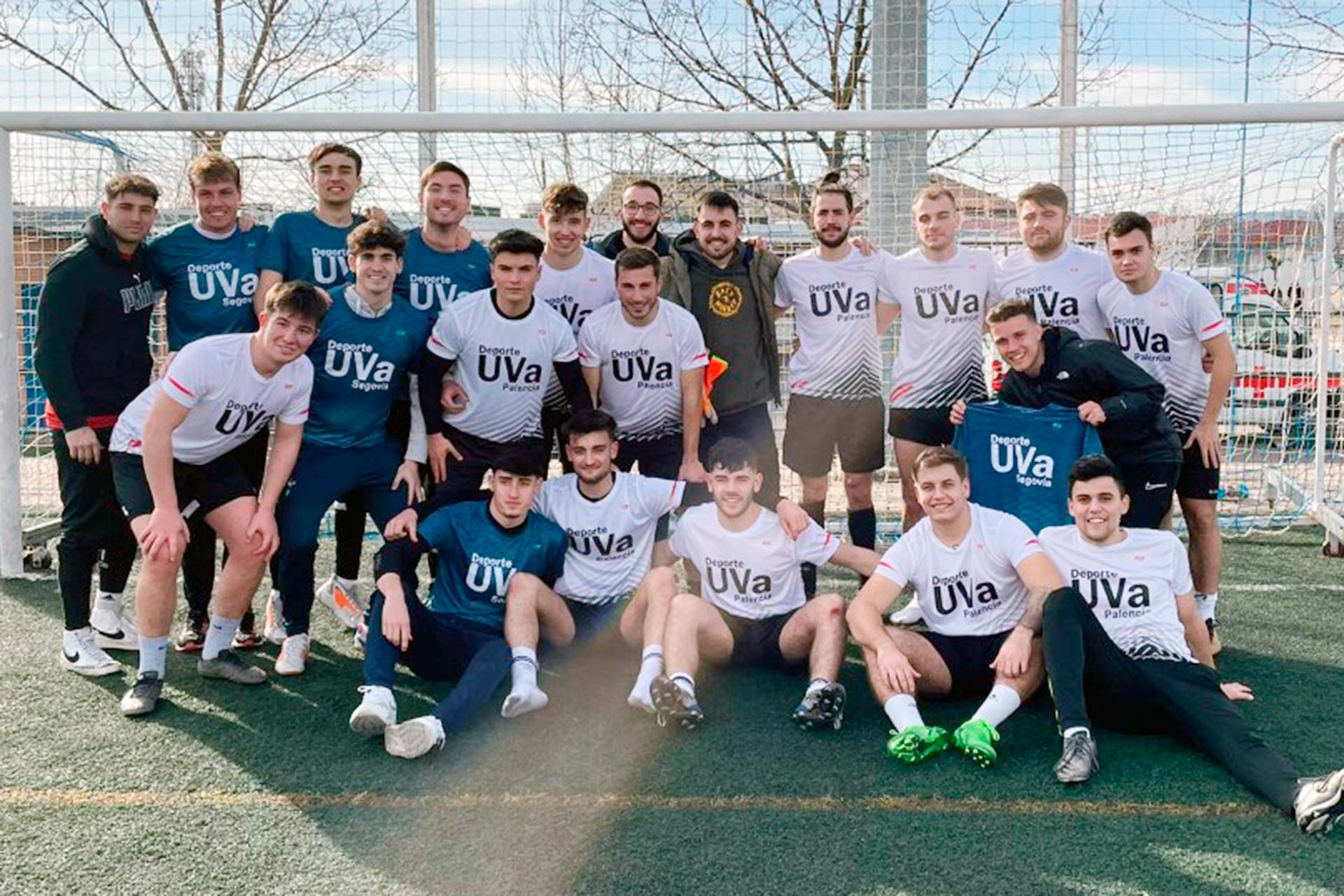 Universitarios que conformaba los dos conjuntos de Fútbol-7 que disputaron uno de los partidos en Valladolid./ ALFIL