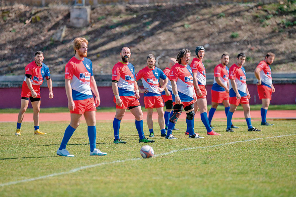 Los Lobos, preparados para iniciar un ataque. / LUIS HORCAJADA