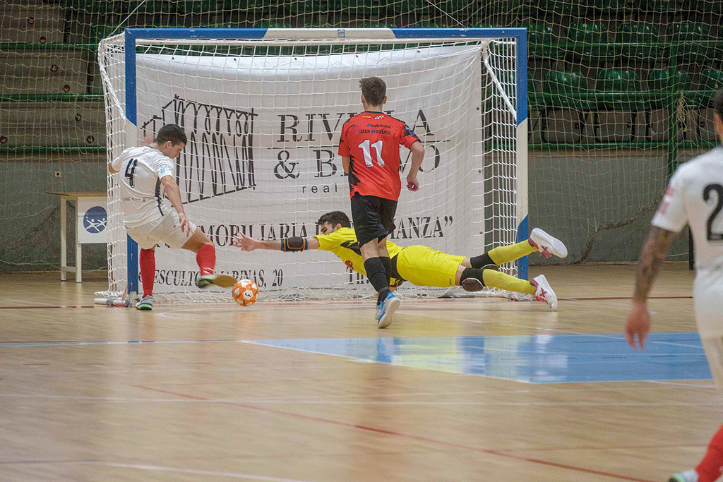 03 4 pie engatillado WEB